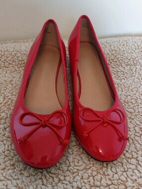 Red Patent Ballet Flats - Women / Soulier Ballerine Rouge Yellow 7US
